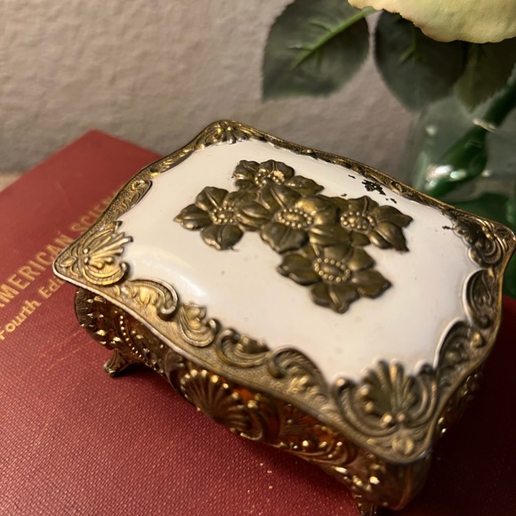 VTG Silver Stone Floral Trinket Box White Enamel Lid Red Velvet Lining Japan - Picture 4 of 14